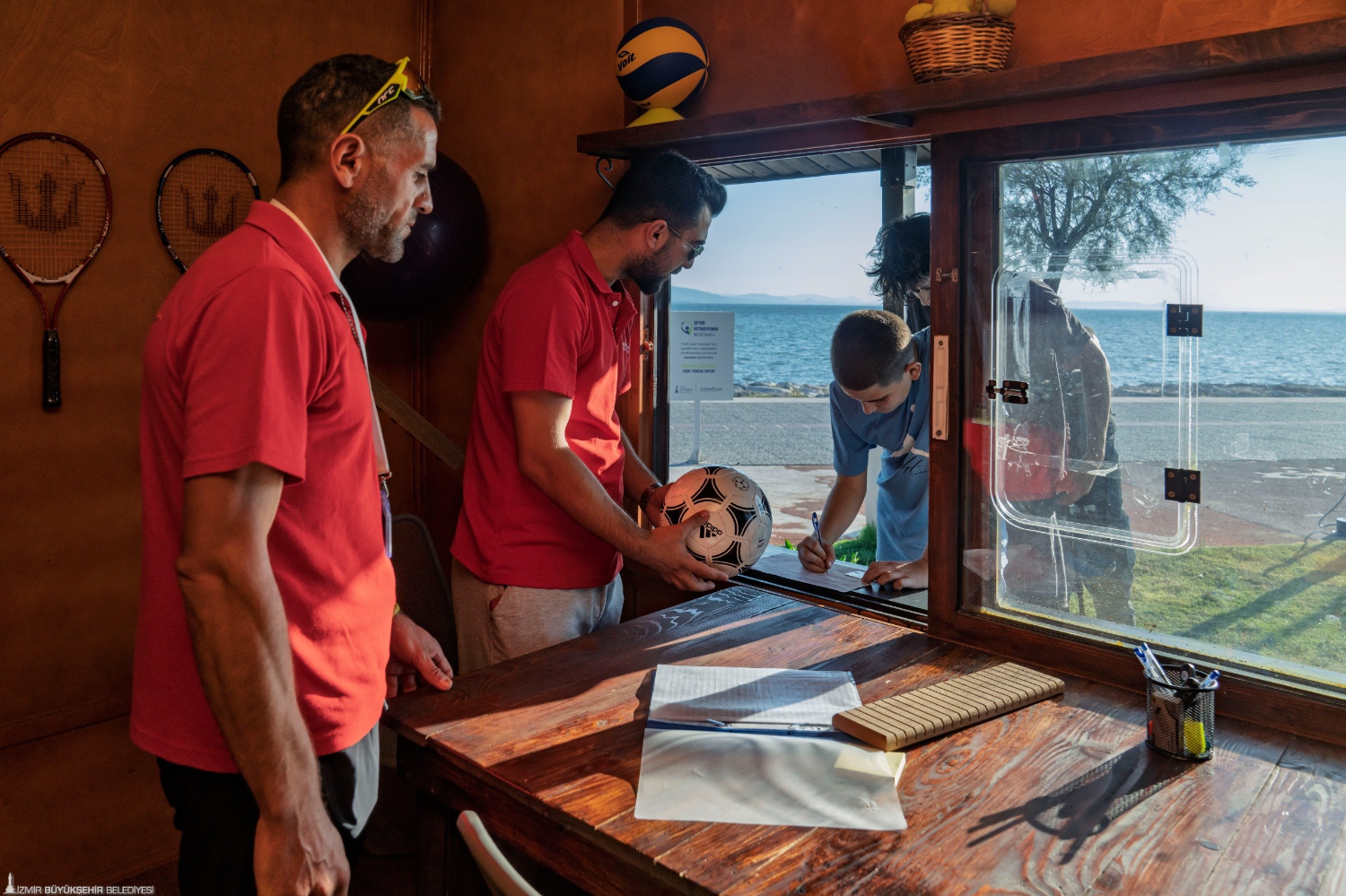 Spor istasyonlarının üçüncüsü Bostanlı’da hizmete açıldı